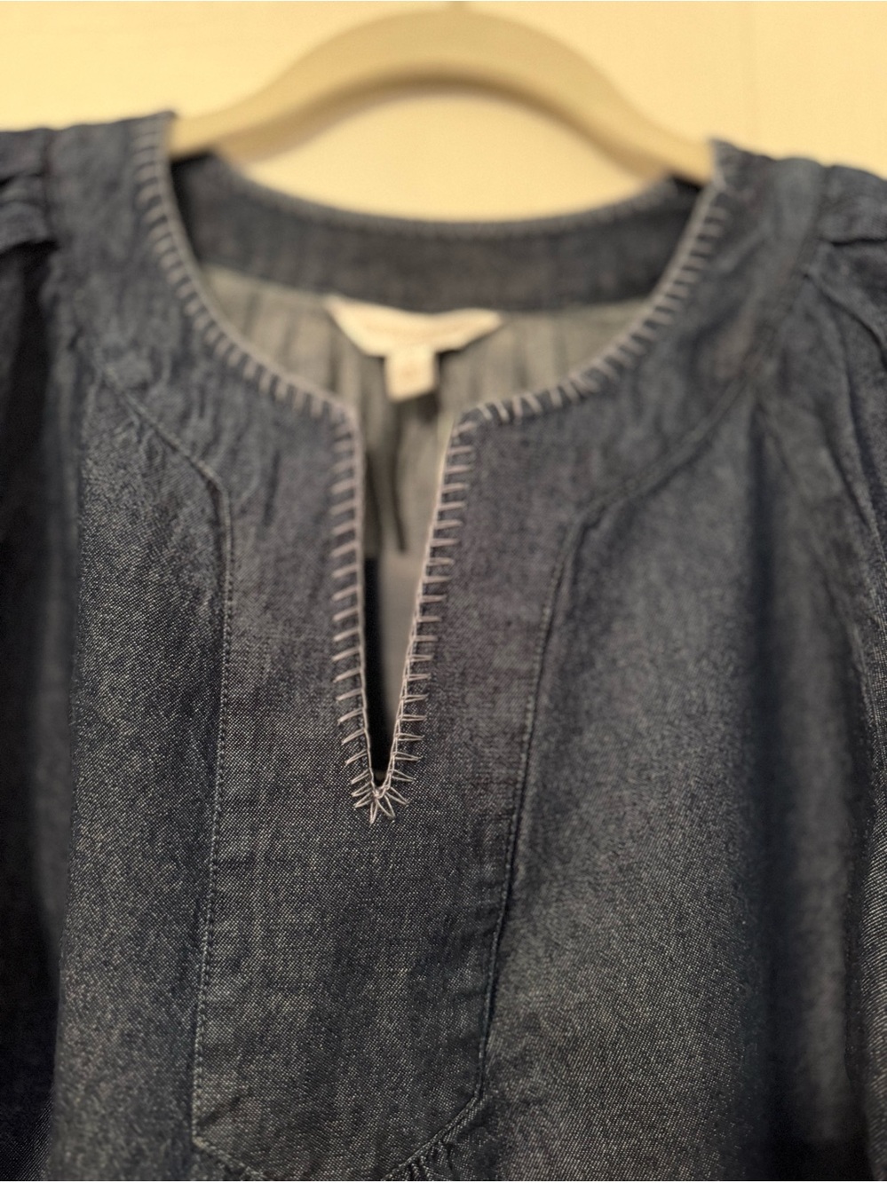 NWT Crown & Ivy Denim Tunic Top Indigo Blue Flowy Sleeve Boho Peasant Size S - Picture 3 of 8